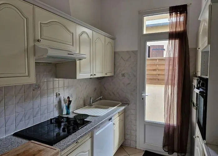 Charmante Maison De *